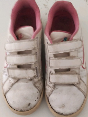 Παιδικά παπούτσια Nike μεταχειρισμένα, αθλητικά, μέγεθος 24, άσπρα