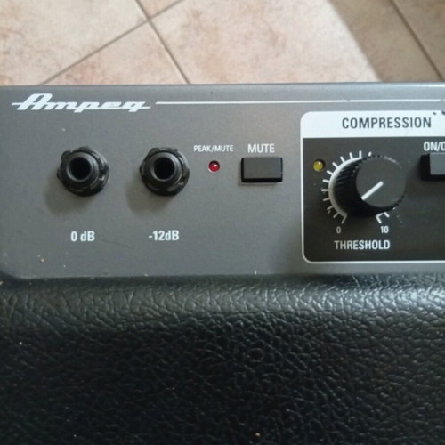 Ampeg BA-300/115 bass combo amplifier like new
