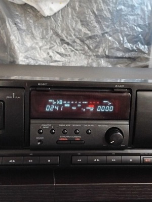 Aiwa AD-WX727 stereo cassette deck used with remote