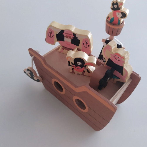 Wooden pirate ship like new with pirates and parrot