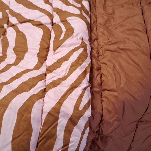 Guy Laroche single comforter safari print new with cover 1.55x2.30