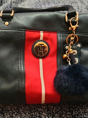Δερμάτινη τσάντα Tommy Hilfiger σαν καινούργια με ιμάντα ώμου