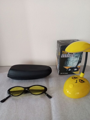Vintage Y2K Sunglasses like new with gift mini desk lamp