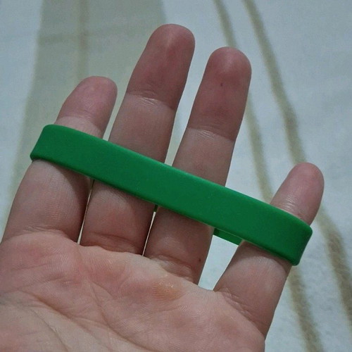 Green rubber bracelet like new