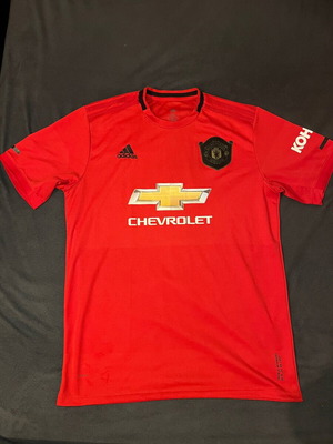 Manchester United 2019 jersey size XL