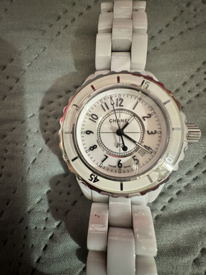 Chanel wristwatch like new, small size, white, clasp needs repair