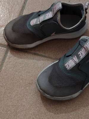 Nike athletic shoes for girls size 27, pink details