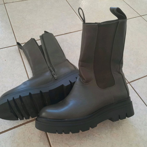 Leather ankle boots size 40 like new