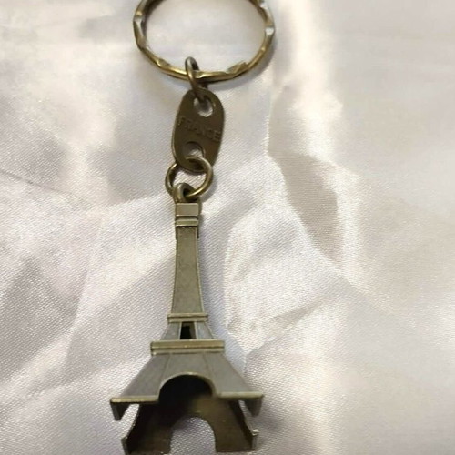 Eiffel Tower Keychain new, gold and brown