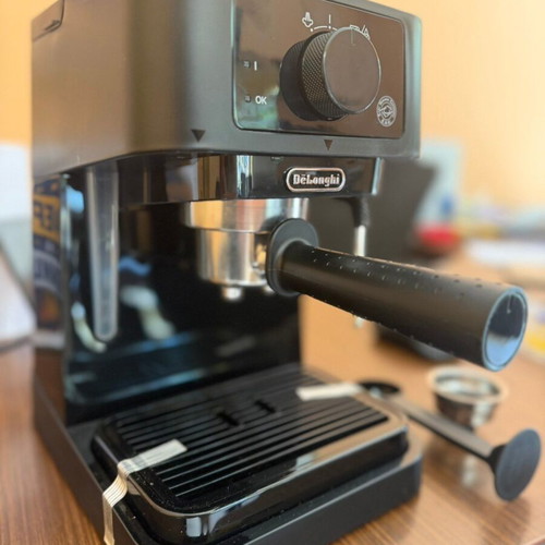 Delongi coffee machine new with handle