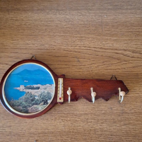 Vintage wooden wall hanger with thermometer and picture, like new