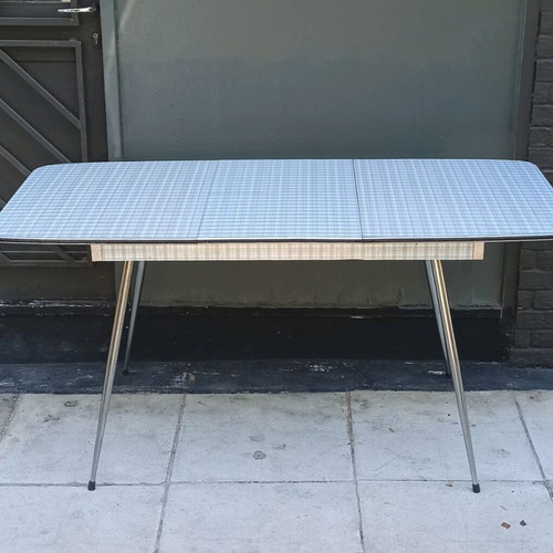 Formica dining table foldable with metal legs like new