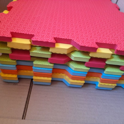 Ludi EVA Safety Floor like new, colorful set of 9 pieces