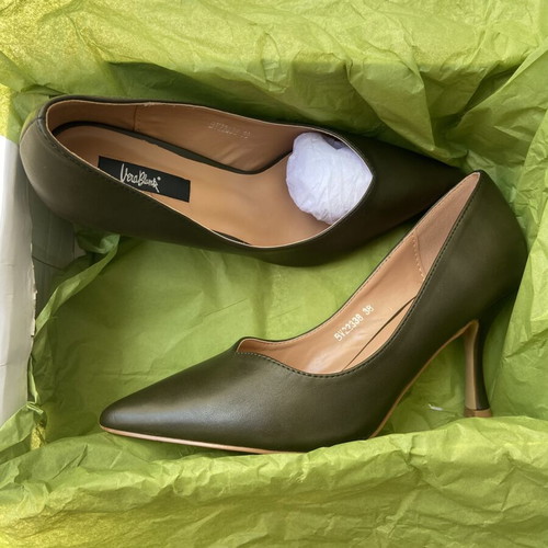 Pumps khaki, new, size 38