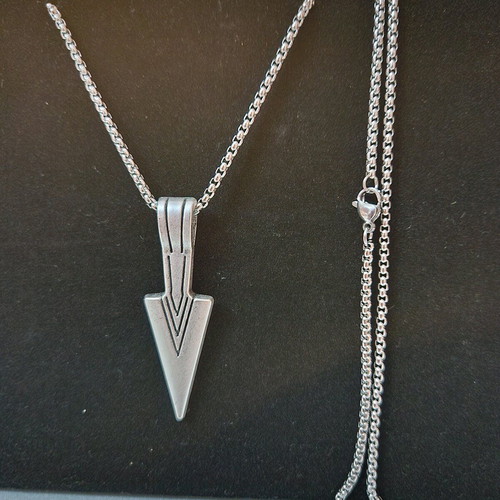 Men's necklace with arrow pendant new, steel silver