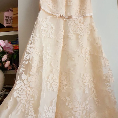 S.Oliver Dress New With Embroidered Flowers 84% Cotton Size L Vanilla