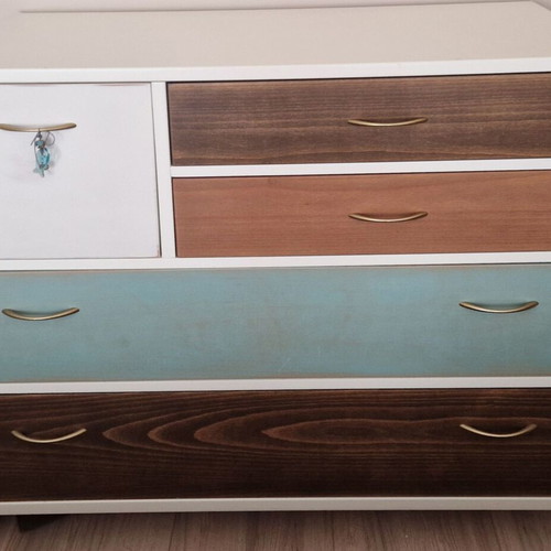 Litó Chest of Drawers like new with classic design for children's room