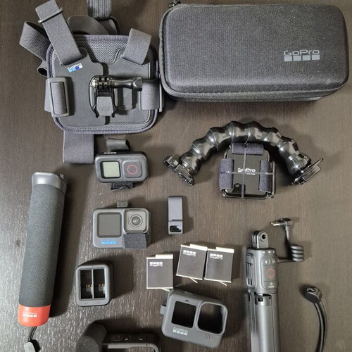 GoPro 11 action camera like new with full accessories