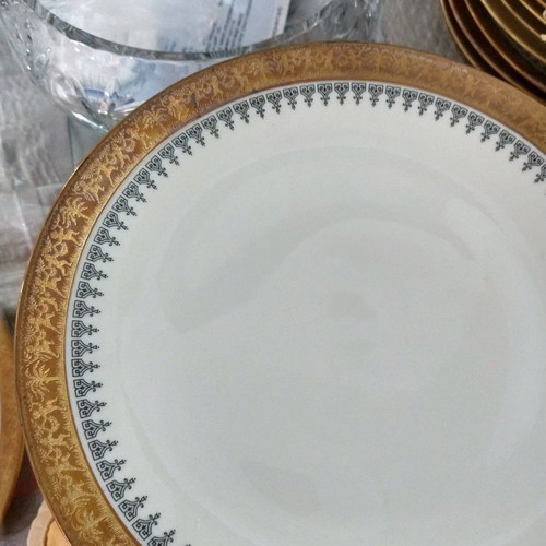 Bavaria porcelain plates new, set of 6 with gold design