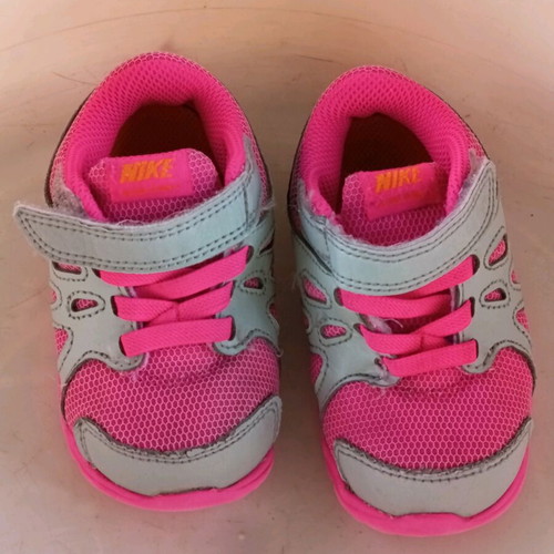 Athletic shoes for girl size 21 like new