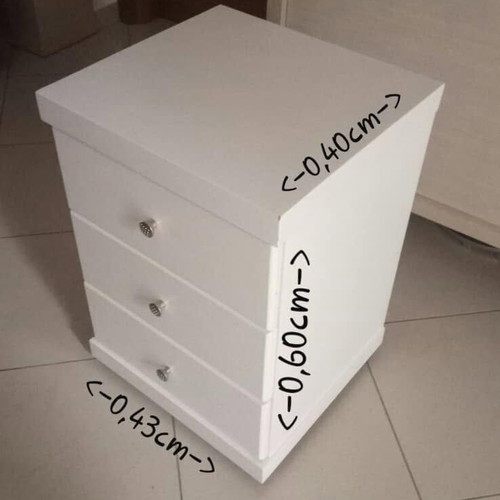 White corner desk with large surface