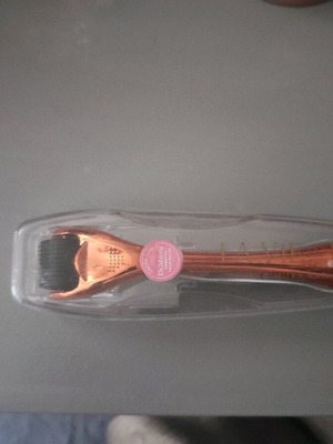 Derma Roller 1.0mm La Vie En Rose σαν καινούργιο