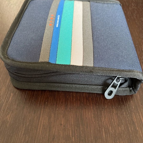 CD case for 24 discs like new, fabric with zipper