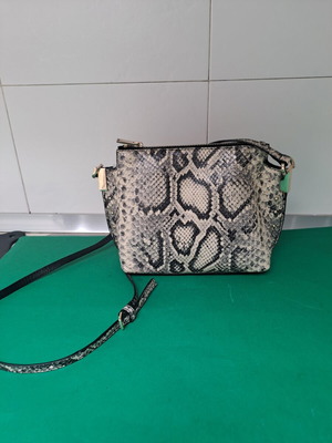 Leather crossbody bag like new, multicolor
