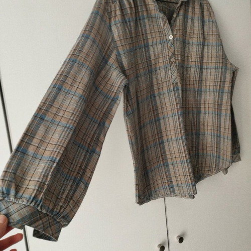Aris women's shirt like new, size L/40/12