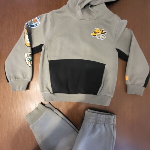 Boys' sports sweatshirt set 5-6 years like new with Nike and Puma