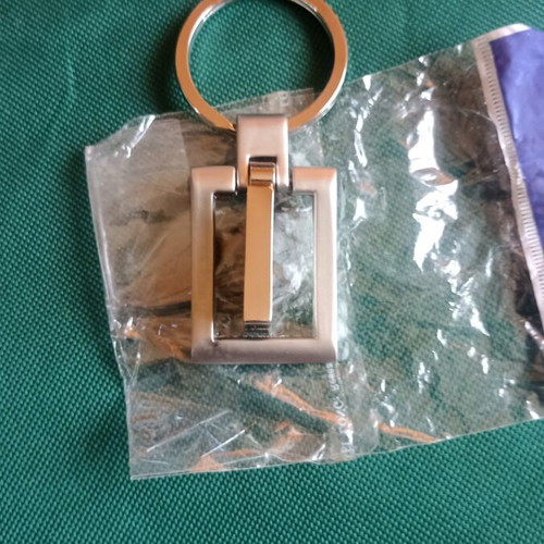 Vintage Chrysler spinning keychain, New Old Stock, heavy metal 37g