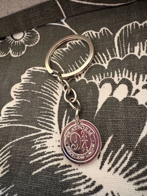 Harry Potter Platform 9 ¾ Keychain silver new
