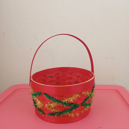 Wicker Christmas basket new with garlands