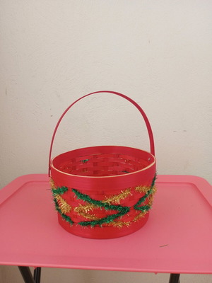 Wicker Christmas basket new with garlands