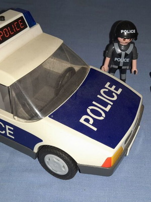 Playmobil 3904 police patrol car set