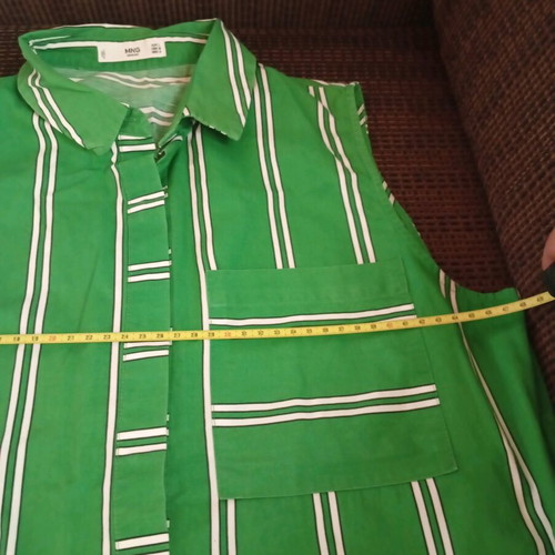 Mango sleeveless shirt like new, decorative buttons, green, size L