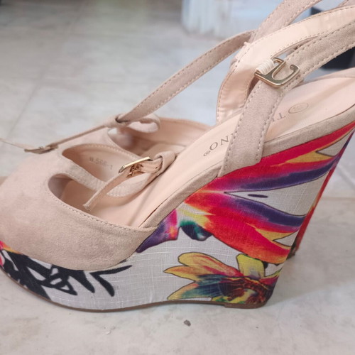 Floral platform sandals like new, size 38