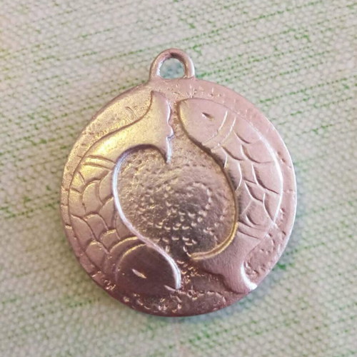 Vintage Large Pisces Zodiac Pendant medal like new, 4cm