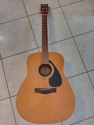 Yamaha F310 ακουστική κιθάρα με θήκη και αξεσουάρ