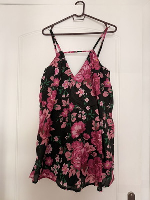 Karavan dress new, size small, colorful with matching belt