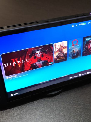 Lenovo Legion Go S SteamOS Ryzen Z2 Go 32GB RAM 1TB SSD like new
