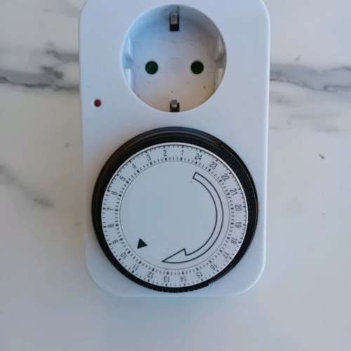 Timer socket like new