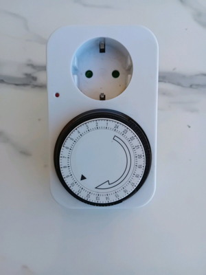 Timer socket like new