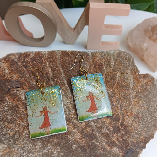 Handmade earrings with resin and aluminum base