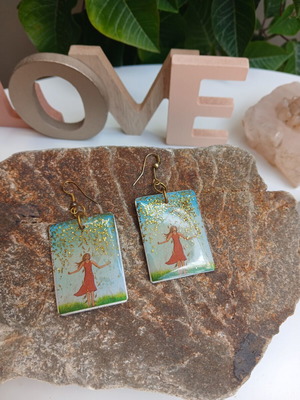 Handmade earrings with resin and aluminum base