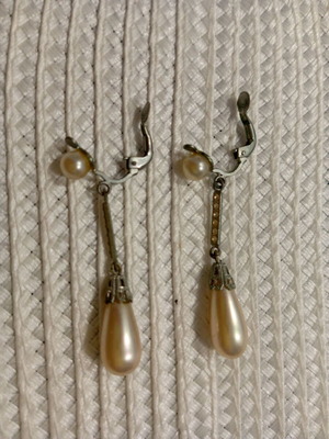 Vintage clip-on earrings like new