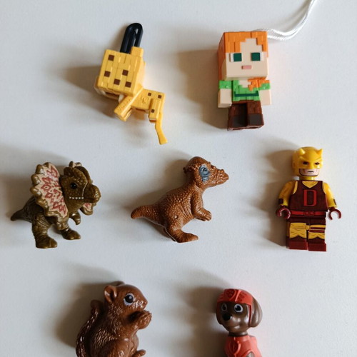 Various mini figures, set of 7