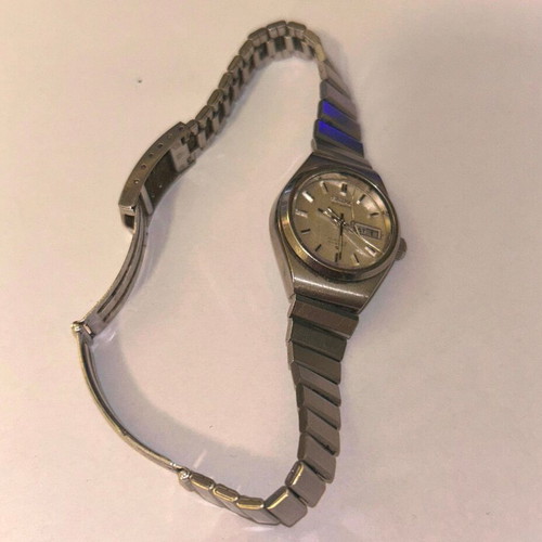 Seiko Hi-Beat Automatic 2906-0030 women's watch used, crystal repair needed
