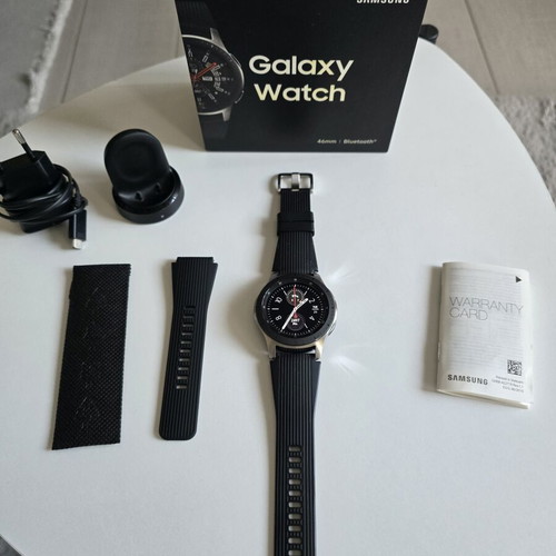Samsung Galaxy Watch 46mm Bluetooth like new with box and accessories