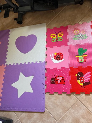 Baby play mats like new, set of 2 pieces